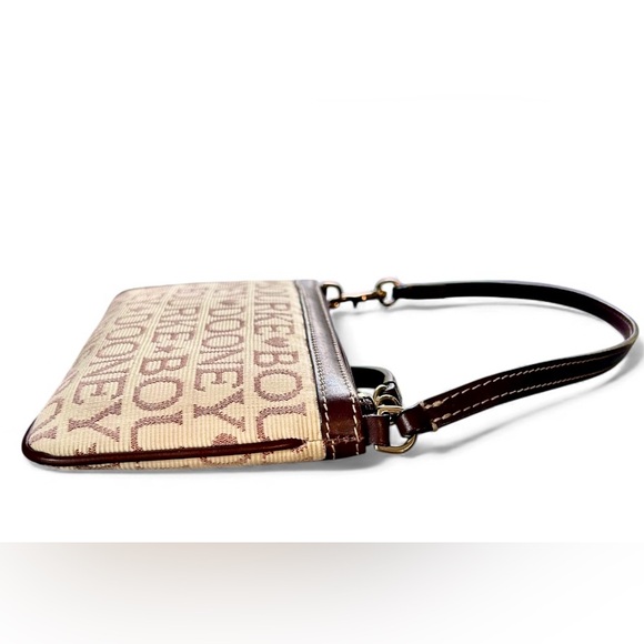 Dooney & Bourke Heart And Star Logo Wristlet - Picture 3 of 6